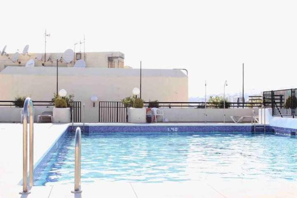 Large Modern Beach Front Apartment, Rooftop Pool!! 马尔韦利亚 外观 照片